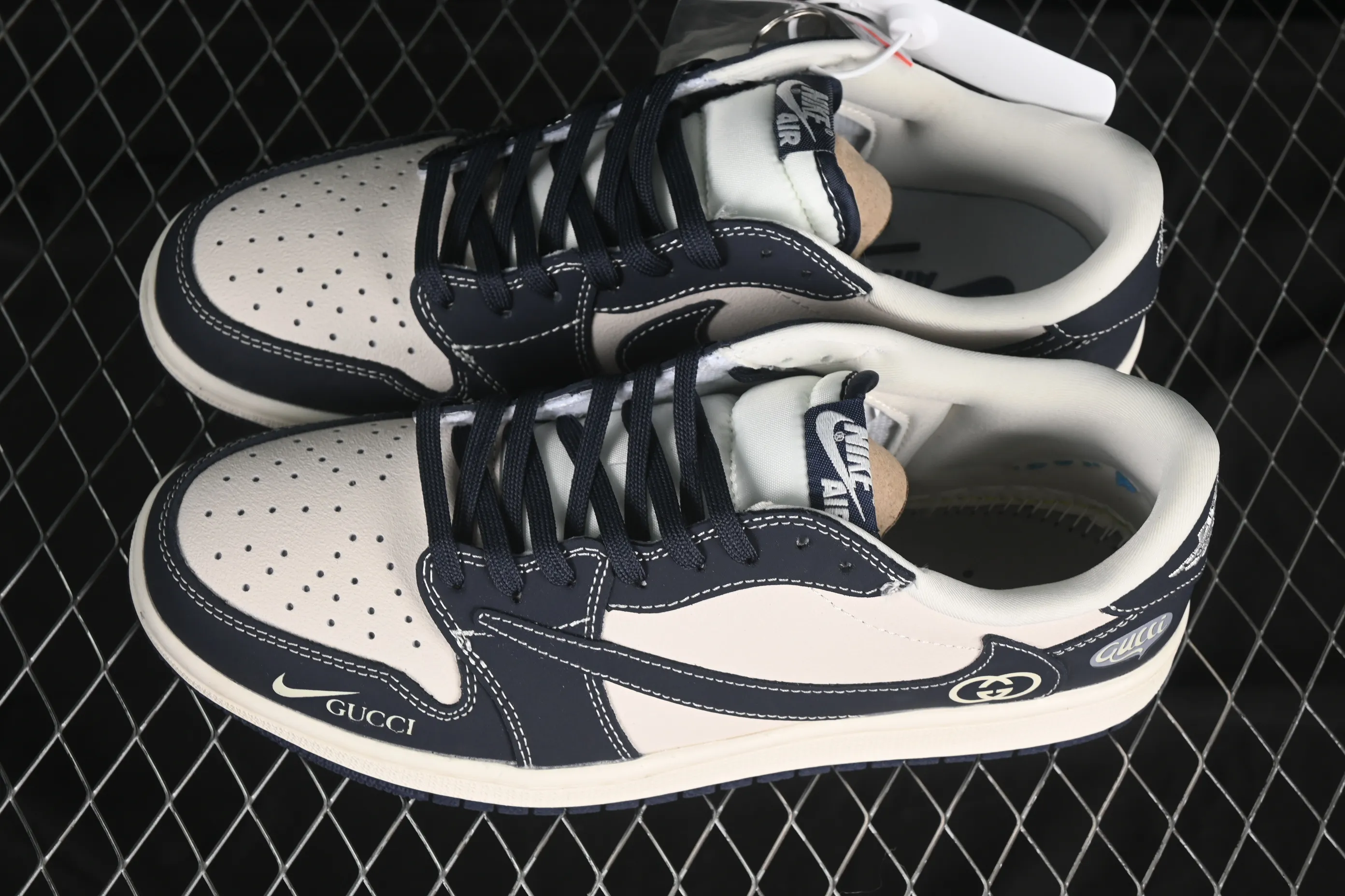 All categories Air Jordan Jordan series basketball shoes Air Jordan 1 Low High-end customized low-top sneakers Travis Scott x Fragment Design x Air Jordan 1 Low OG SP AJ1 Joe 1 Gucci joint signal black low-top cultural casual sneakers LD2025-027